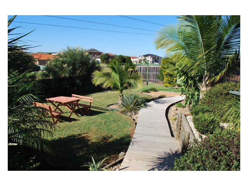 6 Mundoonen Crescent, Horsley NSW 2530