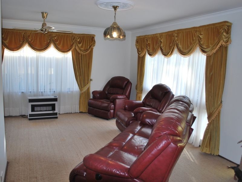 47 Windsor Crescent, Brownsville NSW 2530