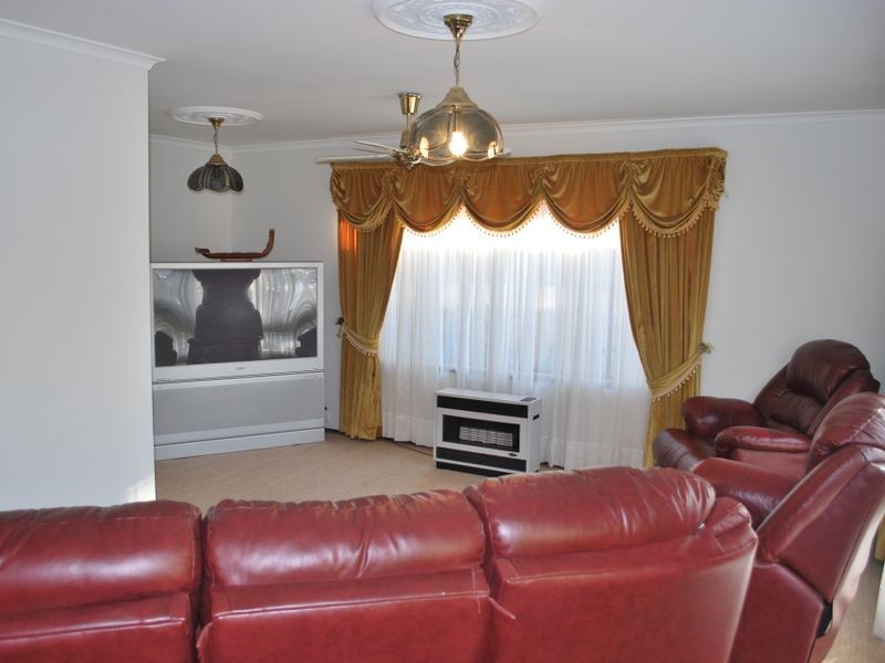 47 Windsor Crescent, Brownsville NSW 2530