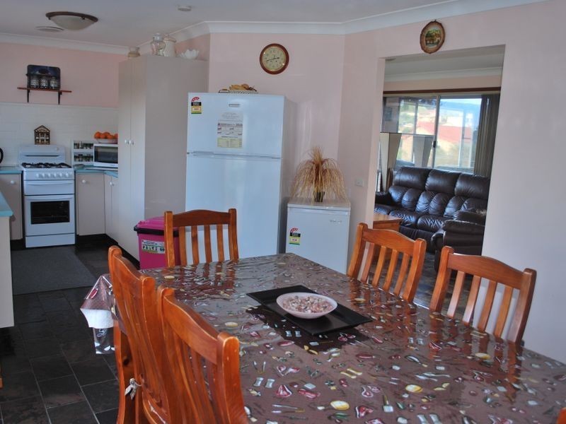 2 Coronet Place, Dapto NSW 2530