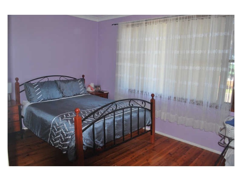 18 Marchant Crescent, Mount Warrigal NSW 2528