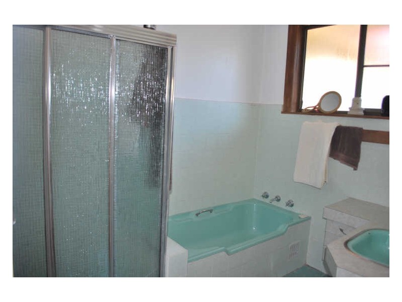 18 Marchant Crescent, Mount Warrigal NSW 2528