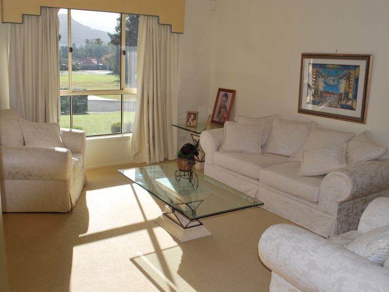 6 Highcroft Boulevard, Horsley NSW 2530