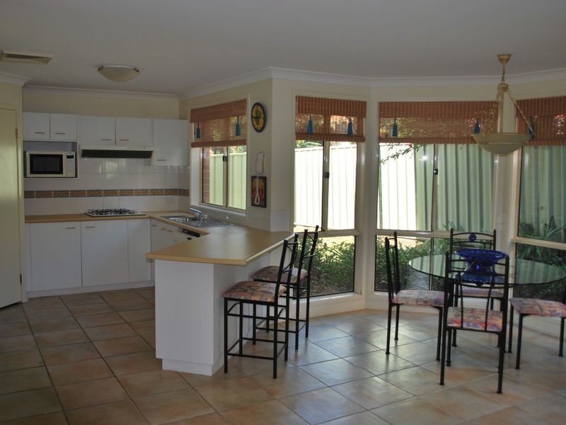 6 Highcroft Boulevard, Horsley NSW 2530
