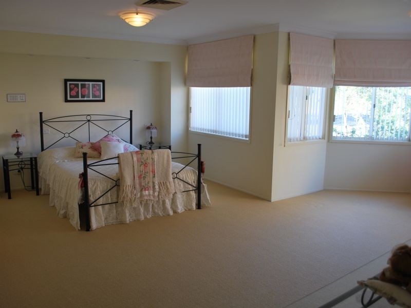 6 Highcroft Boulevard, Horsley NSW 2530