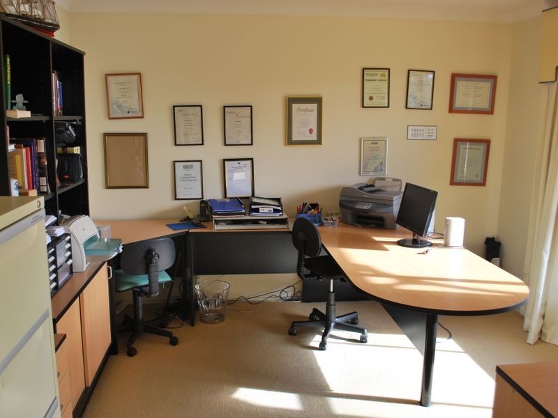 6 Highcroft Boulevard, Horsley NSW 2530