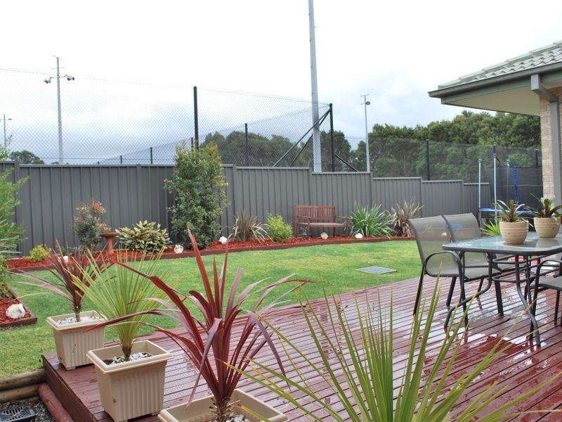 13/4 Forest Grove Drive, Kanahooka NSW 2530