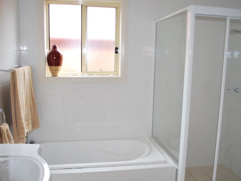 13/4 Forest Grove Drive, Kanahooka NSW 2530