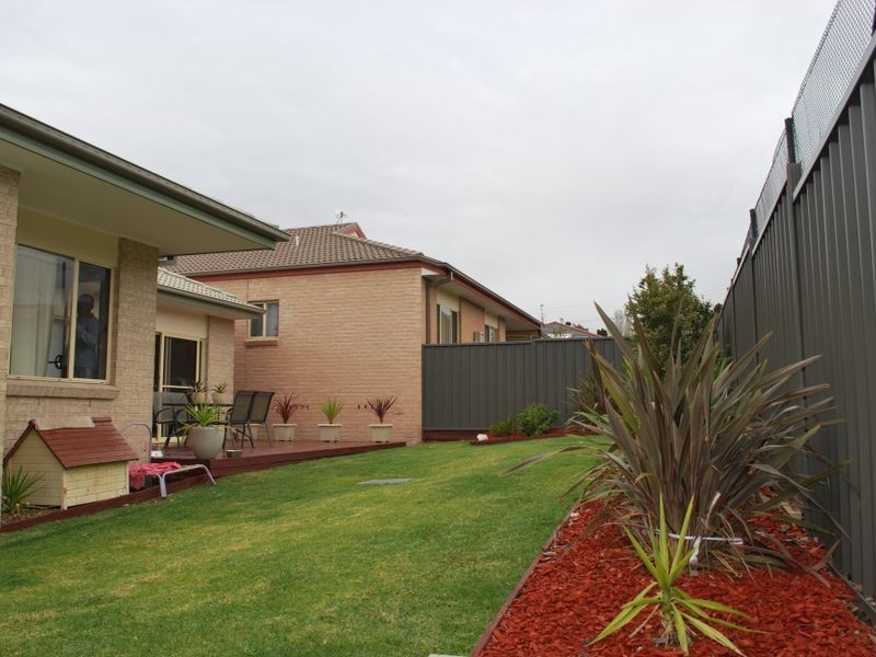 13/4 Forest Grove Drive, Kanahooka NSW 2530