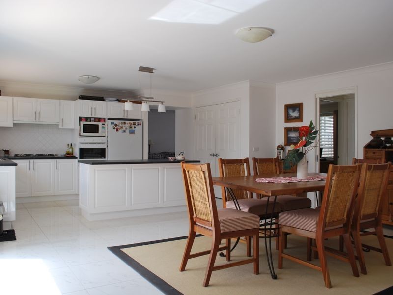 4 Weston Place, Horsley NSW 2530