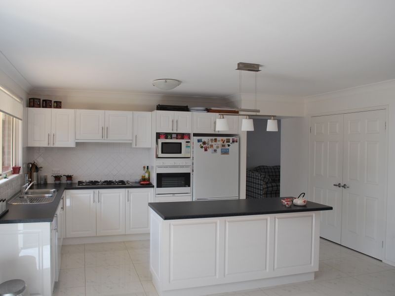 4 Weston Place, Horsley NSW 2530