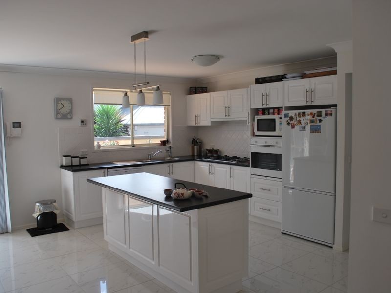 4 Weston Place, Horsley NSW 2530