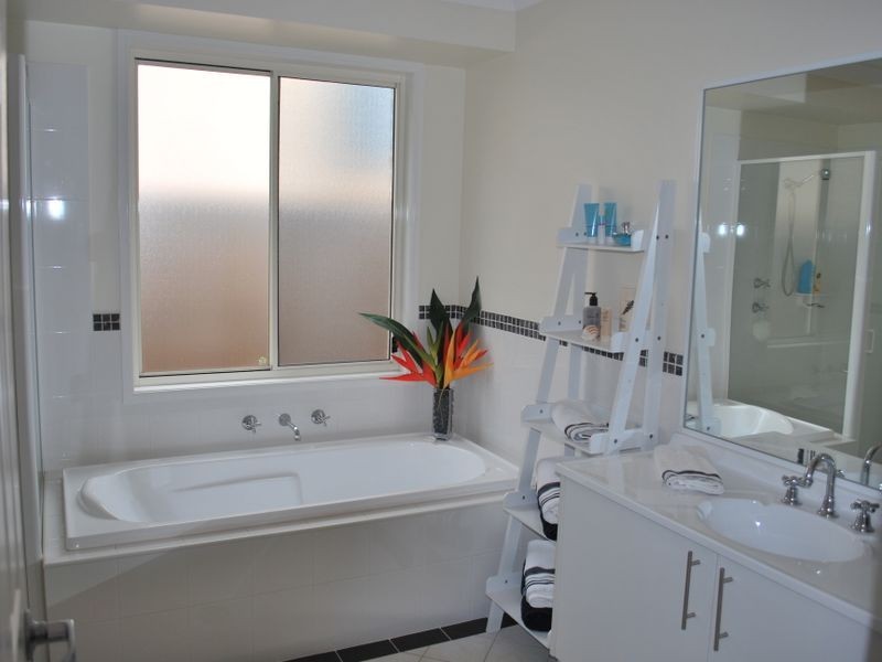 4 Weston Place, Horsley NSW 2530