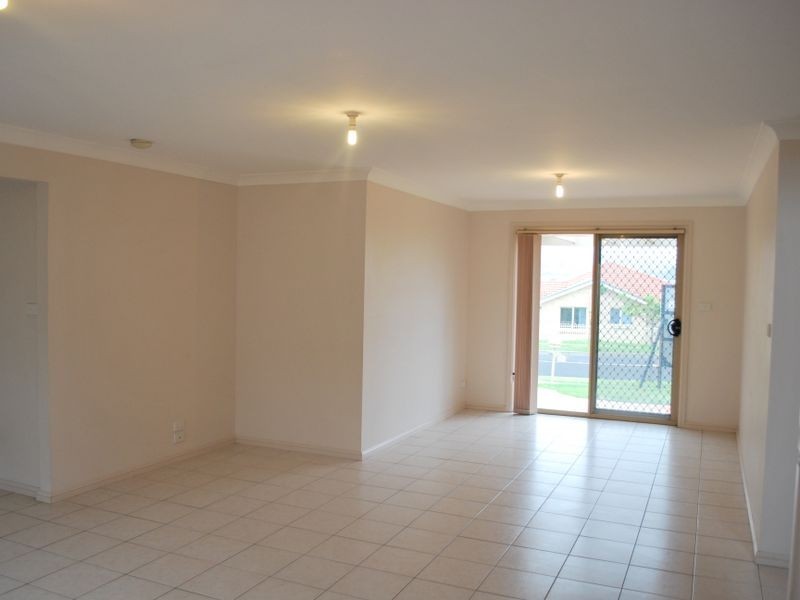 1 Eucumbene Avenue, Flinders NSW 2529