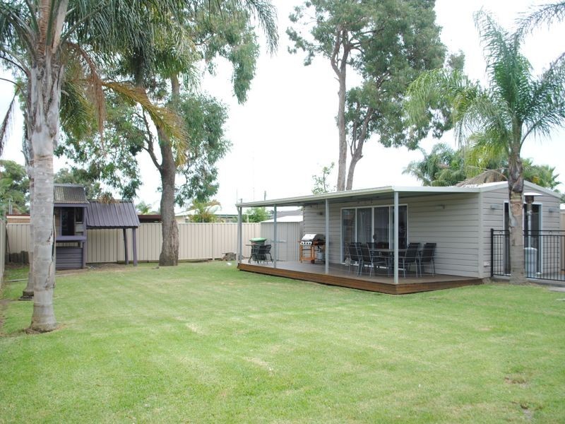 70 Barton Street, Oak Flats NSW 2529