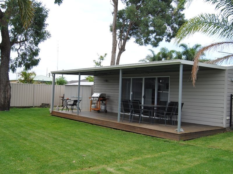 70 Barton Street, Oak Flats NSW 2529