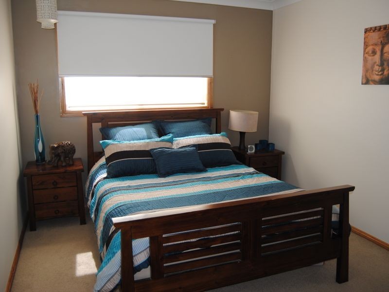 70 Barton Street, Oak Flats NSW 2529