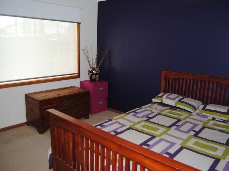 70 Barton Street, Oak Flats NSW 2529