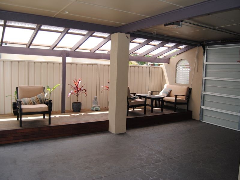 70 Barton Street, Oak Flats NSW 2529