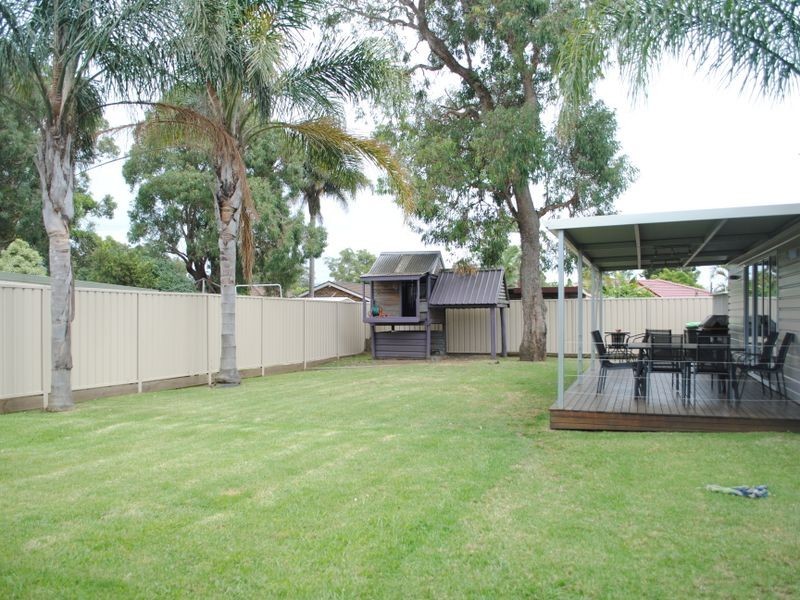 70 Barton Street, Oak Flats NSW 2529