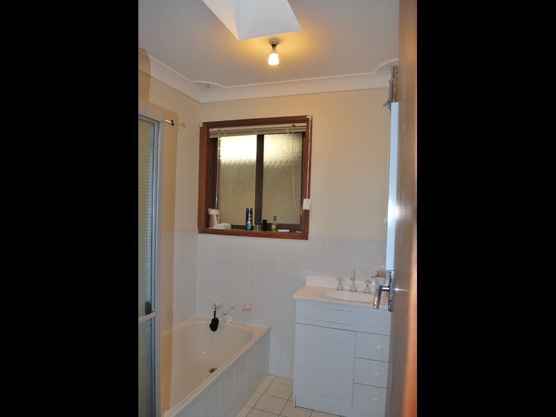 6 Howell Avenue, Kanahooka NSW 2530