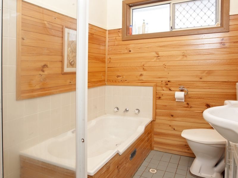 2 Darly Avenue, Kanahooka NSW 2530