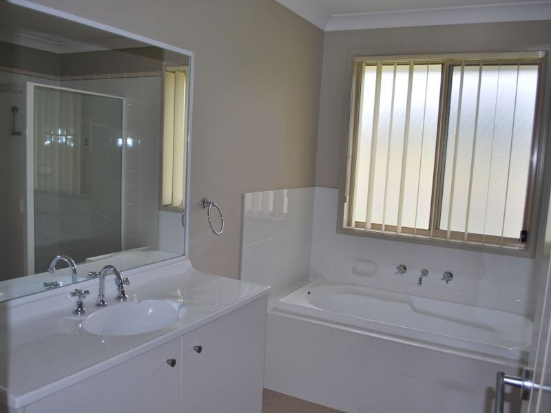 8 Hubbard Avenue, Horsley NSW 2530