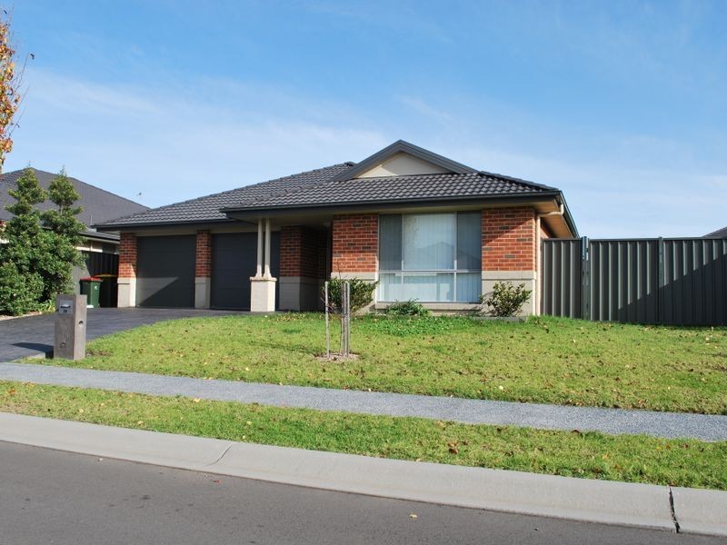 28 Athanlin Avenue, Haywards Bay NSW 2530