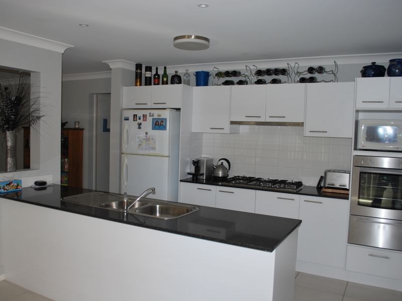 28 Athanlin Avenue, Haywards Bay NSW 2530