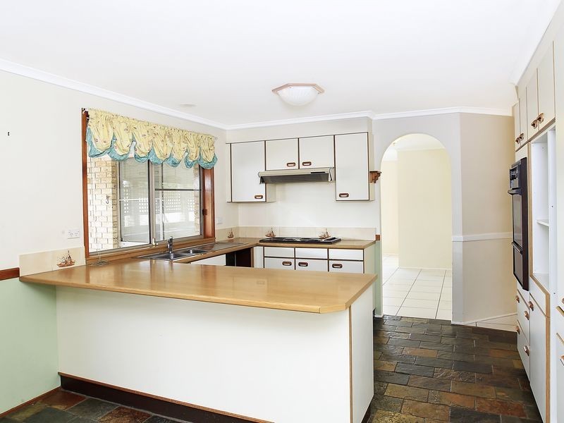 10 Ribbonwood Place, Albion Park Rail NSW 2527