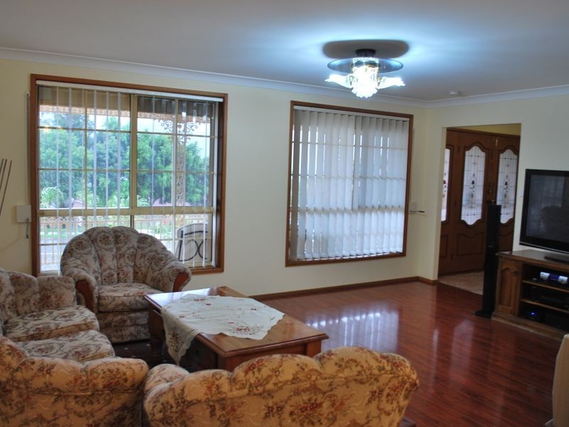 15 Lucas Drive, Horsley NSW 2530