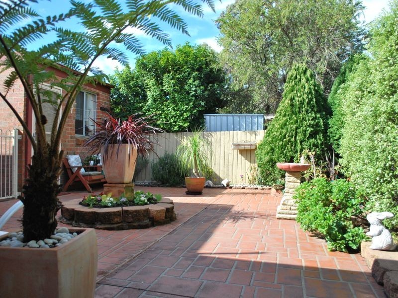 2/37 Griffiths Street, Oak Flats NSW 2529