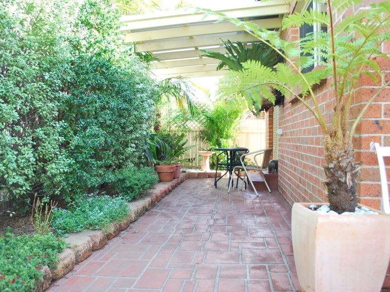 2/37 Griffiths Street, Oak Flats NSW 2529