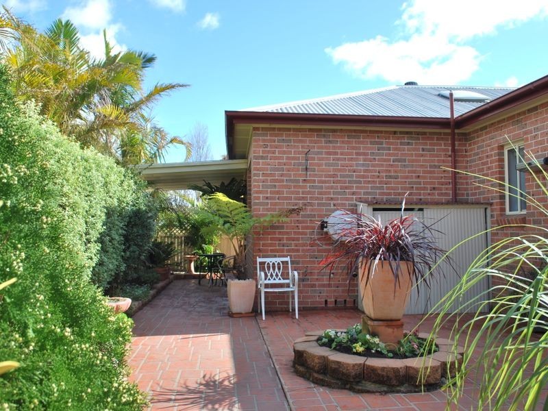 2/37 Griffiths Street, Oak Flats NSW 2529