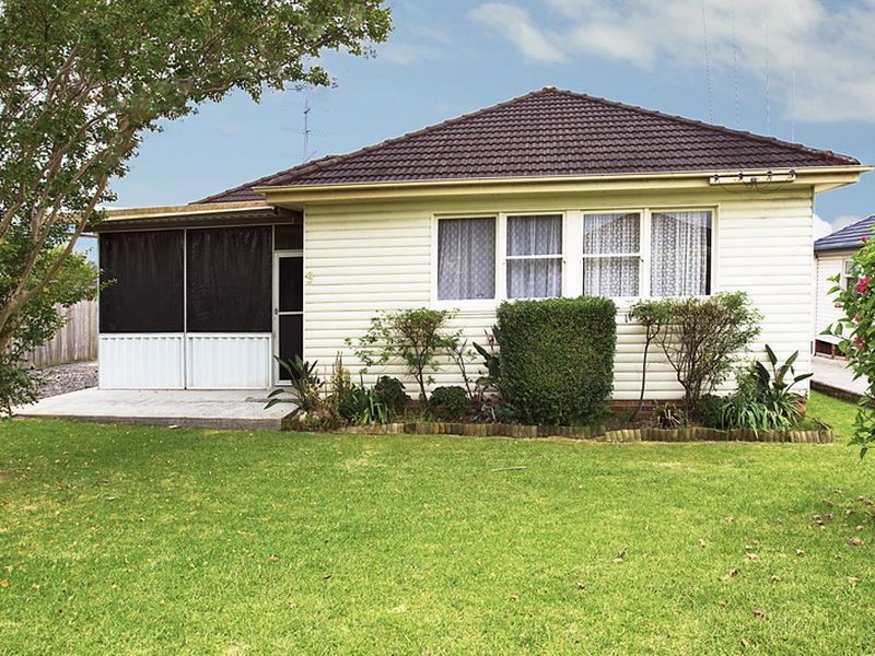 9 Gloucester Crescent, Dapto NSW 2530