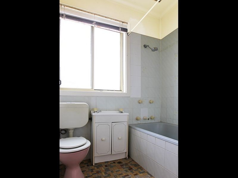 9 Gloucester Crescent, Dapto NSW 2530