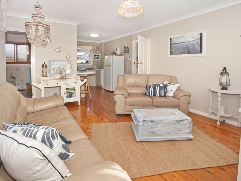 13 Burrows Avenue, Kanahooka NSW 2530