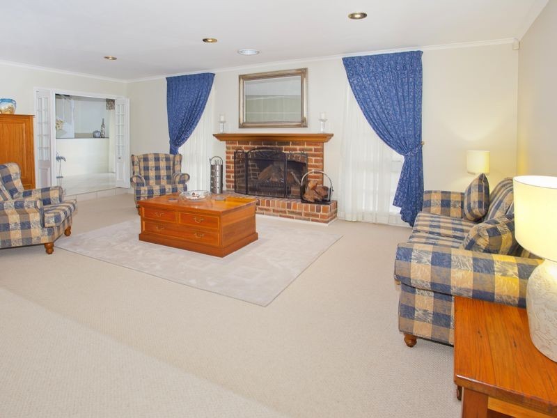 33 Windsor Crescent, Brownsville NSW 2530