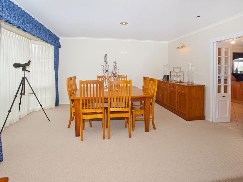 33 Windsor Crescent, Brownsville NSW 2530