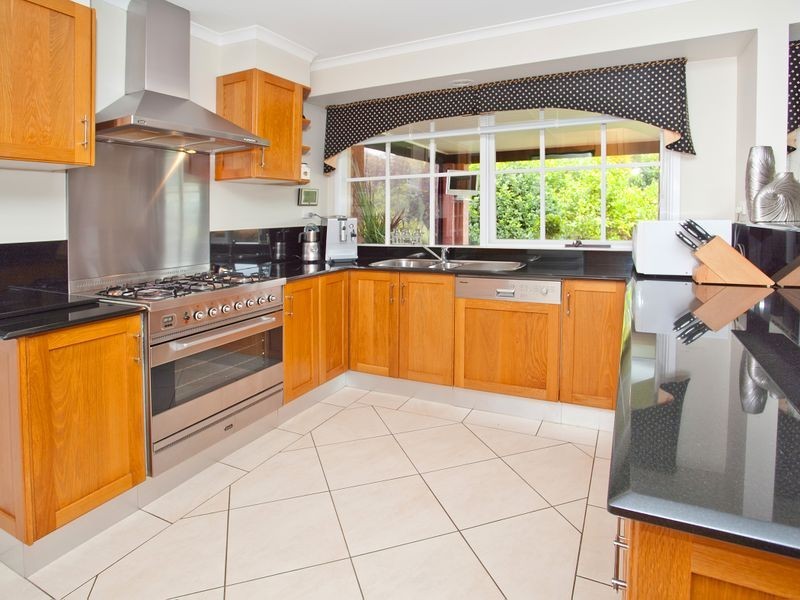 33 Windsor Crescent, Brownsville NSW 2530