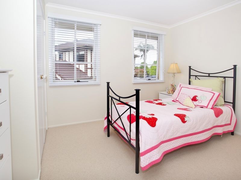 33 Windsor Crescent, Brownsville NSW 2530