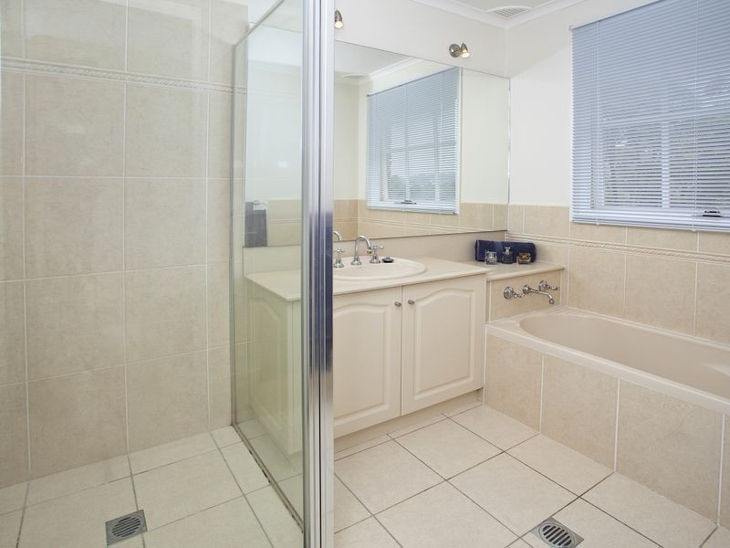 33 Windsor Crescent, Brownsville NSW 2530