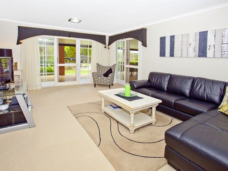 33 Windsor Crescent, Brownsville NSW 2530