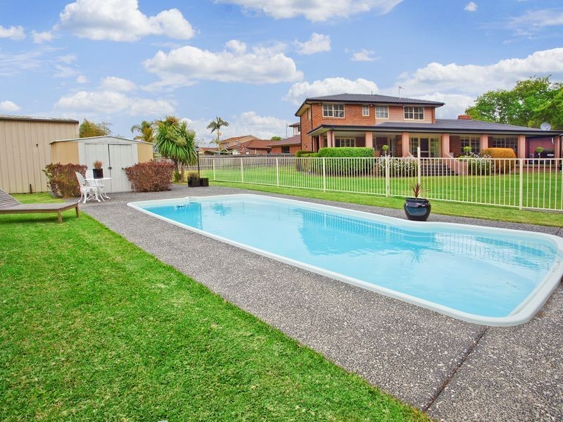33 Windsor Crescent, Brownsville NSW 2530