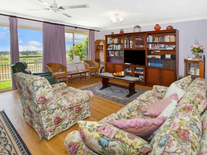 54 Sanderson Road, Kanahooka NSW 2530