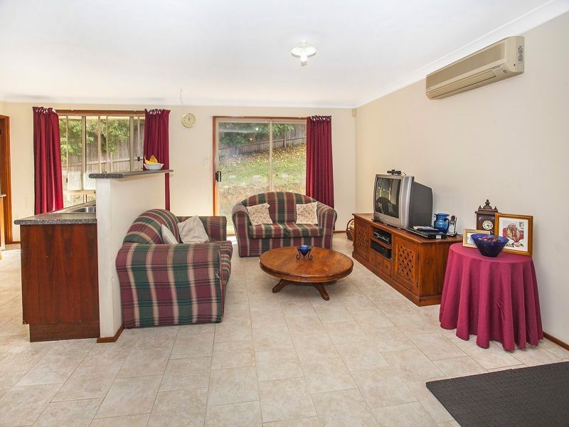 6 Sandalwood Road, Farmborough Heights NSW 2526