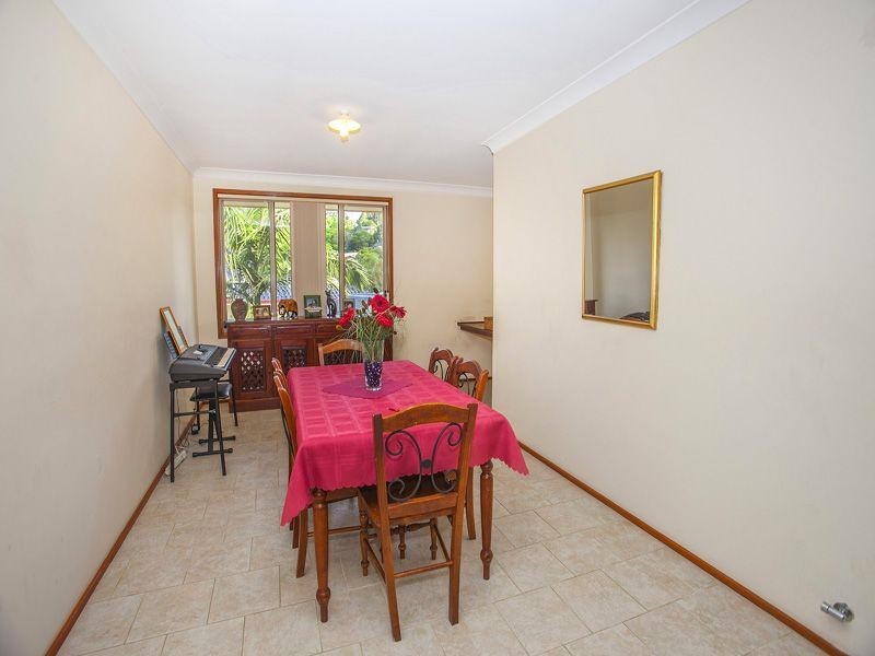 6 Sandalwood Road, Farmborough Heights NSW 2526
