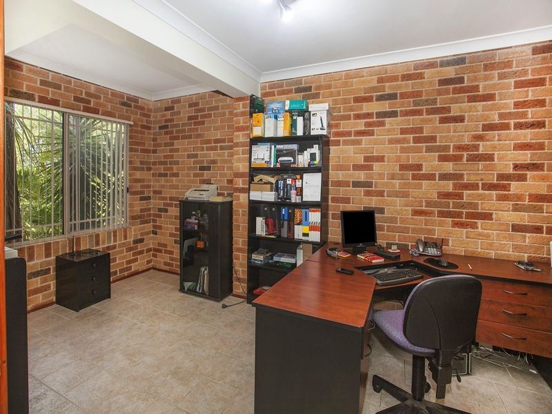 6 Sandalwood Road, Farmborough Heights NSW 2526