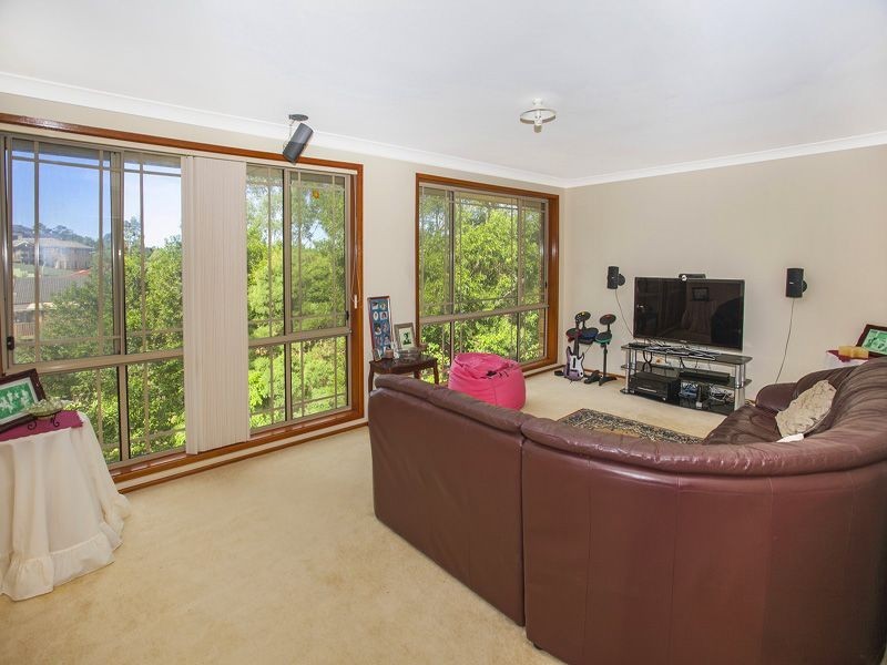 6 Sandalwood Road, Farmborough Heights NSW 2526