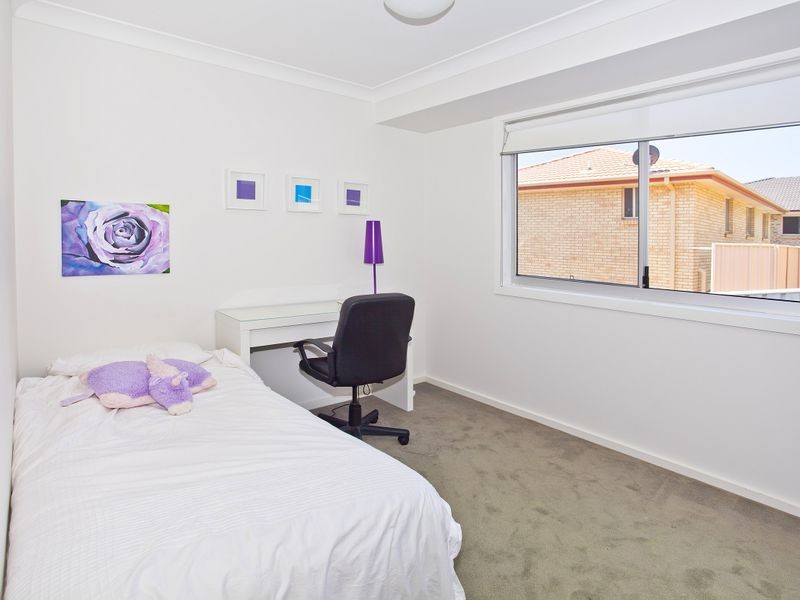 33 Byron Circuit, Flinders NSW 2529